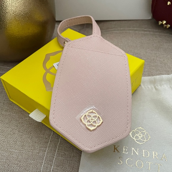 ✨Kendra Scott Champagne Luggage Tag with Gold Accents✨NWT SOLD OUT in stores - Picture 4 of 7